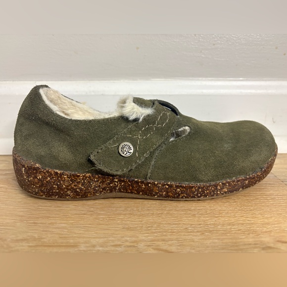 Earth Origins Aurora Jade Classic Fur Lined Clogs in Olive Green - Picture 4 of 11